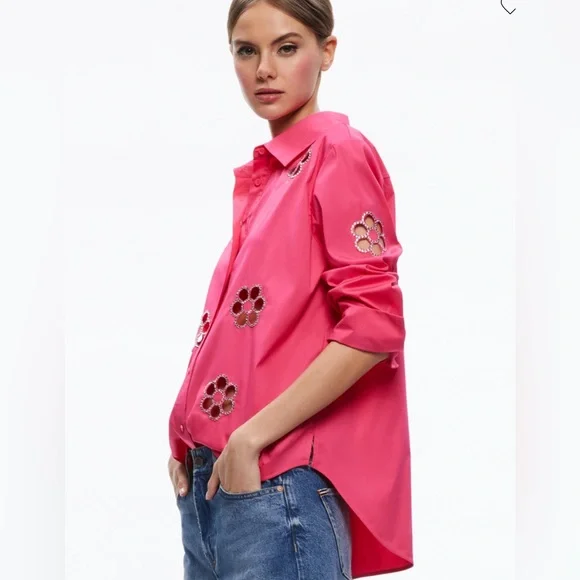 ❤️❤️ALICE AND OLIVIA FINELY FLOWER EMBELLISHED BUTTON DOWN❤️❤️ - Picture 2 of 6